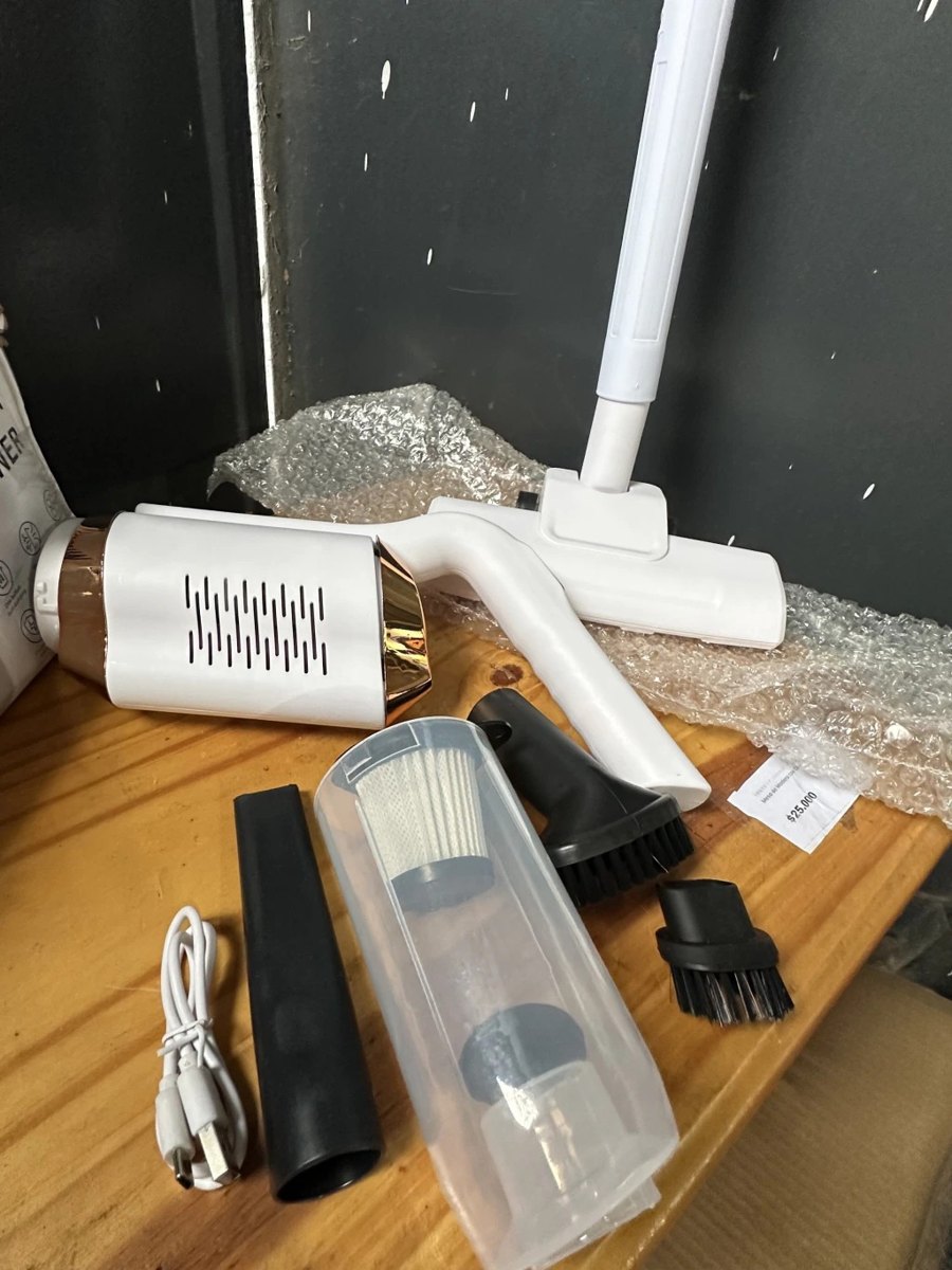 Aspiradora Portátil Inalámbrica con Accesorios · 100 números