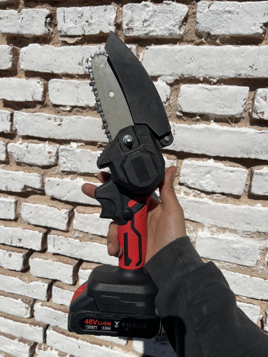 Mini Motosierra Inalámbrica a Batería · 100 números